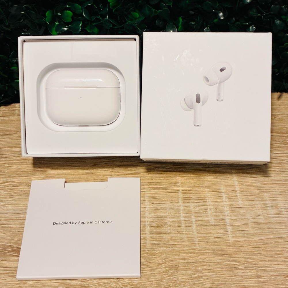 Apple AirPods Pro with Charging Case